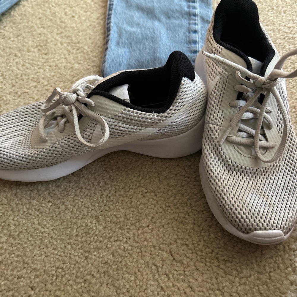 Nike size 8.5 great condition, neutral color…